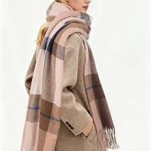 BRAND NEW Women’s Plaid Scarf in Navy and Brown